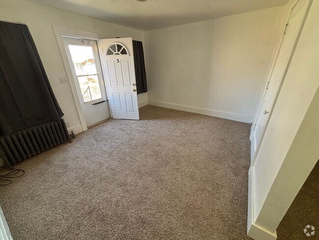 Building Photo - 1615 26th St Unit 3 Rental