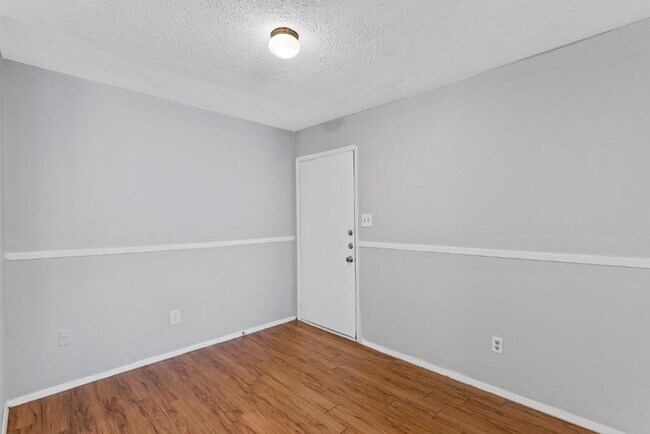 Photo - 4105 Speedway Unit 202