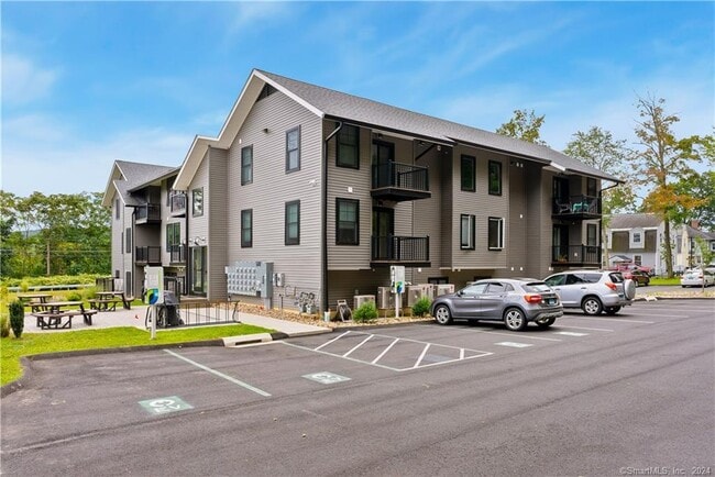 Building Photo - 969 Hopmeadow St Unit 205