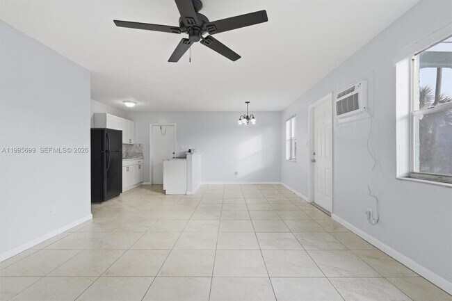 Photo - 533 NW 15th Way