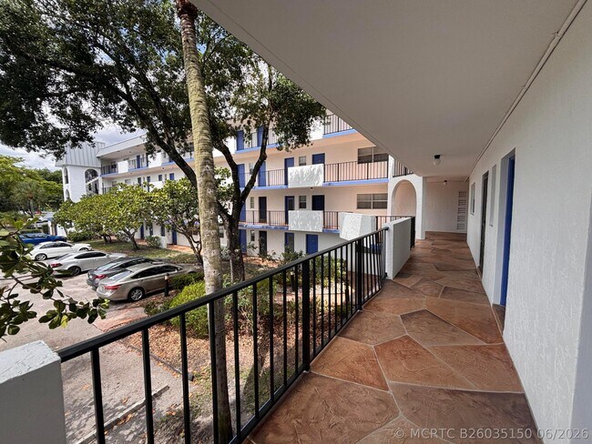 6100 S Falls Cir Dr Unit 204