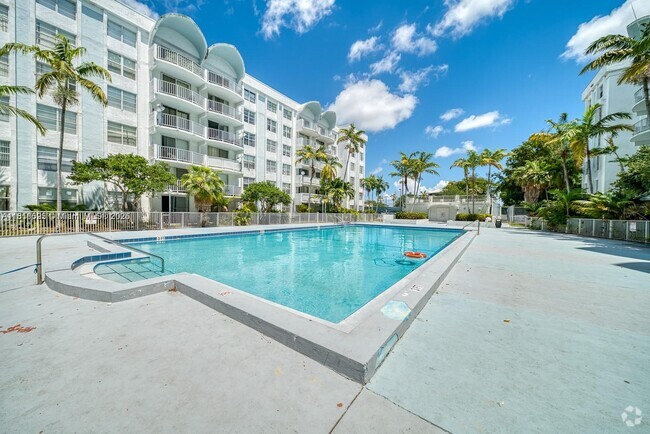 Building Photo - 498 NW 165th St Unit D-501 Rental