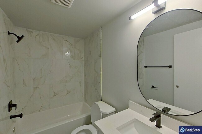 Photo - 10837-10117 117 St NW Unit 404