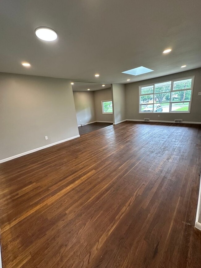 Photo - 683 Walton Ave