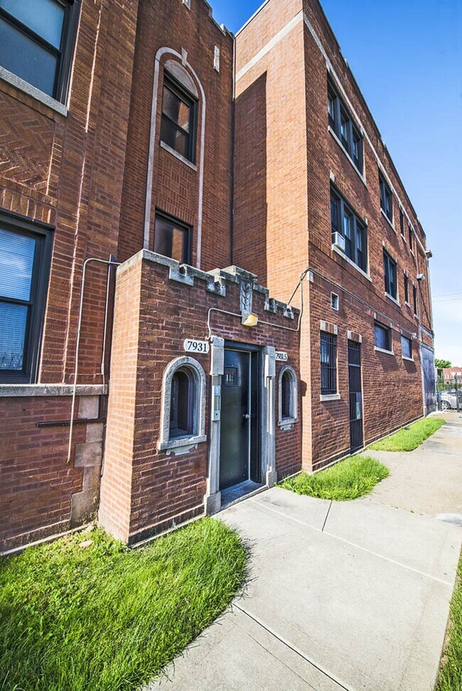 Photo - 7929 S State St Chicago, IL 60619