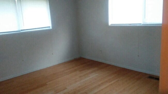 Photo - 3351 N Kinser Pike