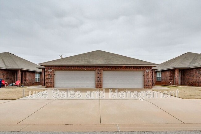 Building Photo - 1308 Garden Gate Dr Unit #B
