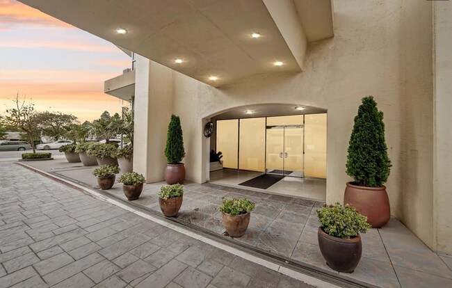 Photo - Spacious & Bright 1BR/1BA Condo with Parking in Cathedral Hill