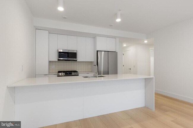 Photo - 2007 Cambridge St Unit 10