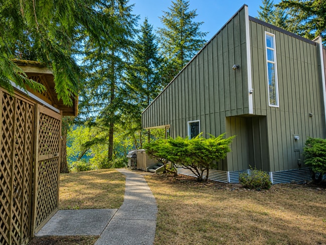 Photo - 17805 Overlake Ct SE