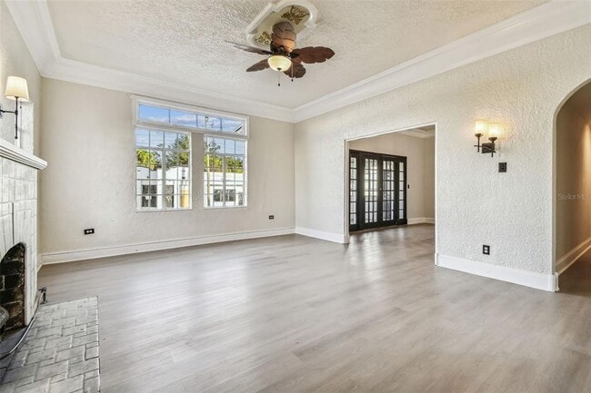 Photo - 2102 W La Salle St