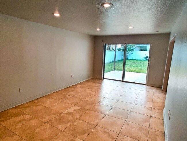 Photo - 920 Aragon Ave