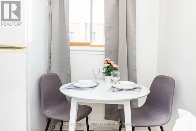 Photo - 456 Bronson Ave