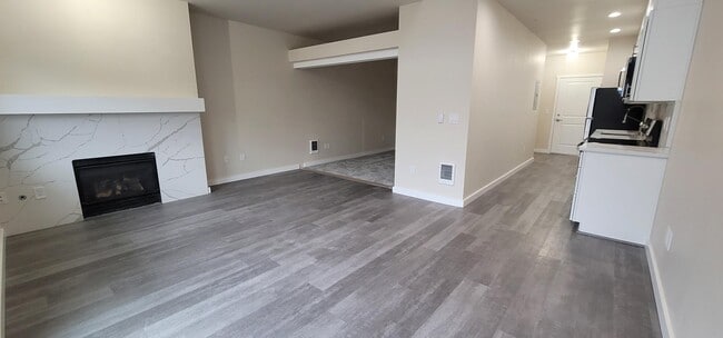 Main Place Apartments
