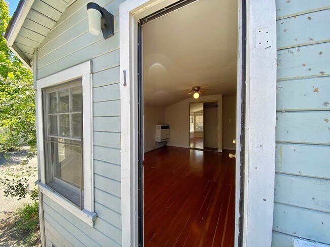 Photo - 2137 Oak St Unit oak2137-1