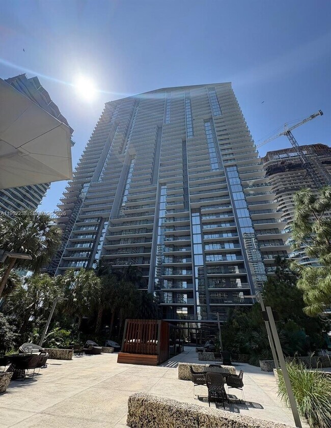 Building Photo - 88 SW 7th St Unit 3307