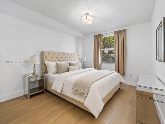 Photo - 17145 N Bay Rd Unidad 4311