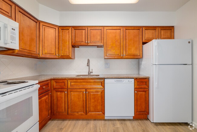 Interior Photo - Hunters Creek