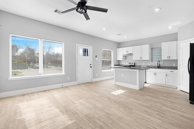 Photo - 4651 Mallow St