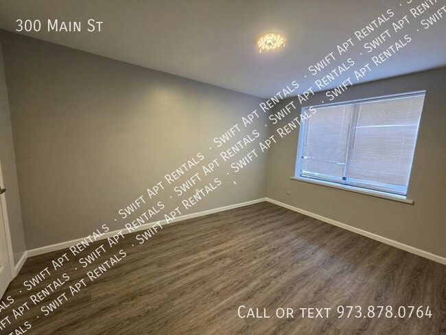 300 Main St