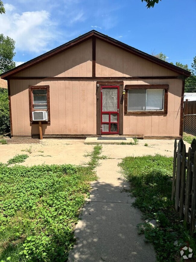 Building Photo - Charming 2-Bedroom Home Near the Heart of ...