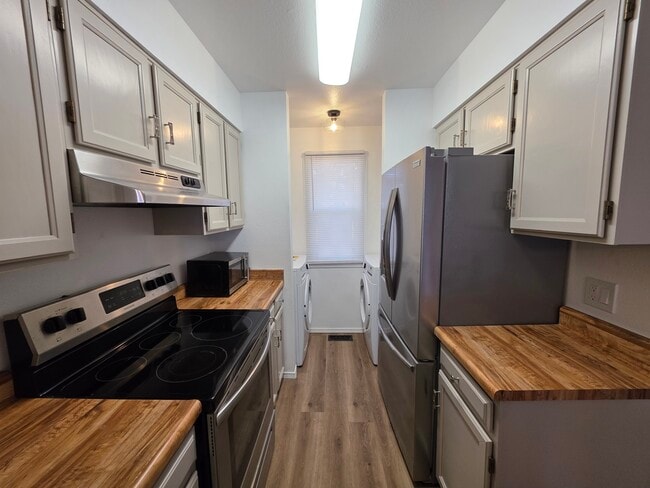 Photo - 3670 Queen Anne Way