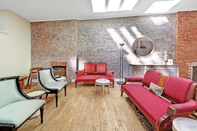 Photo - 318 W 14th St Unidad 4