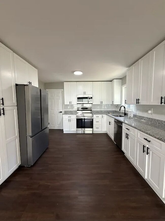 2379 Miriam Ln