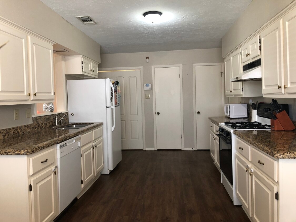 Photo - 1004 Crestwood Dr (Bryan, TX)