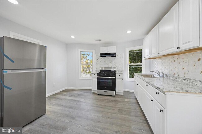 Photo - 566 Rutherford Ave