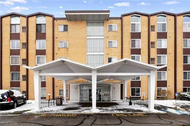 Building Photo - 25735 Lorain Rd Unit 506
