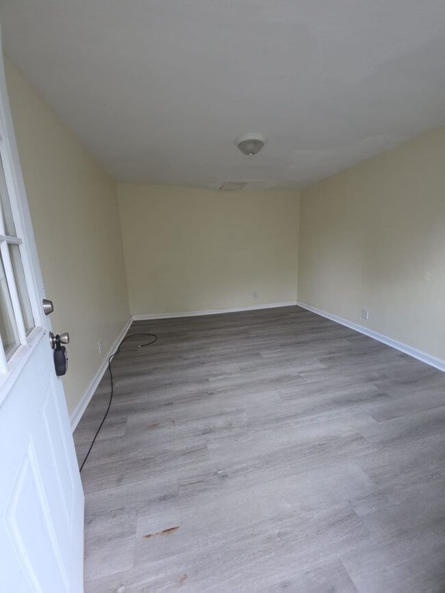 512 Linden Ave Unit 2