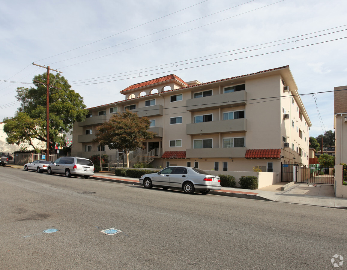 1630 N Kenmore Ave - 1630 Kenmore Ave Apartments