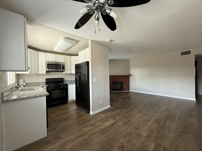 10713 Lisa Meadows Dr Unidad D