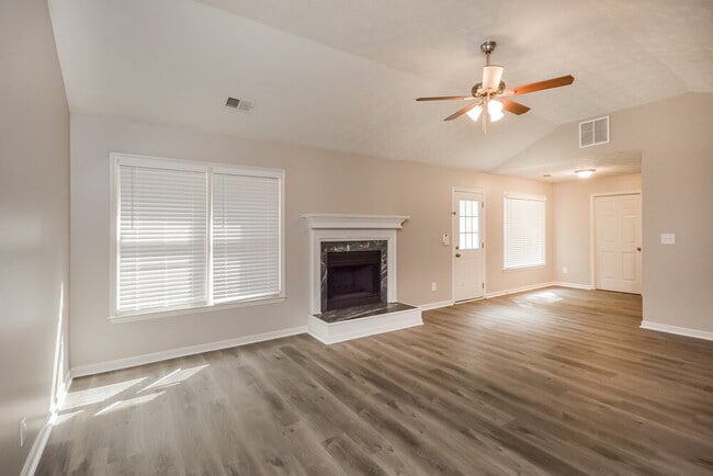 Photo - 9106 Tara Dr SW