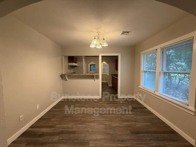 Photo - 3128 E 4th St