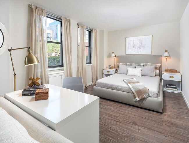 Photo - 326 W Illinois St