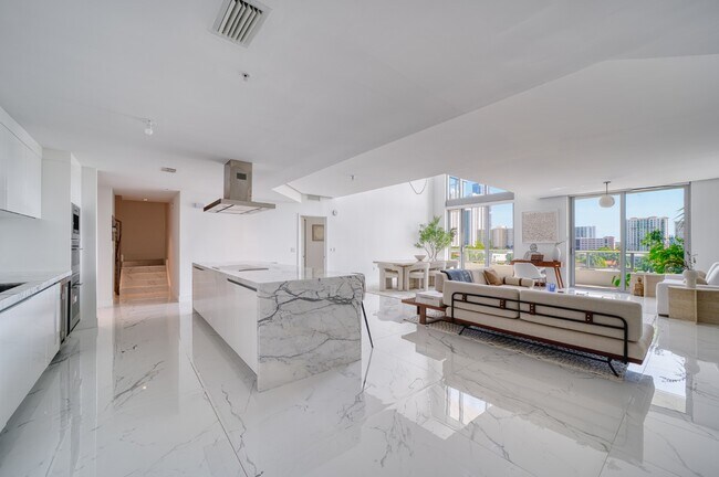 Photo - 330 Sunny Isles Blvd Casa