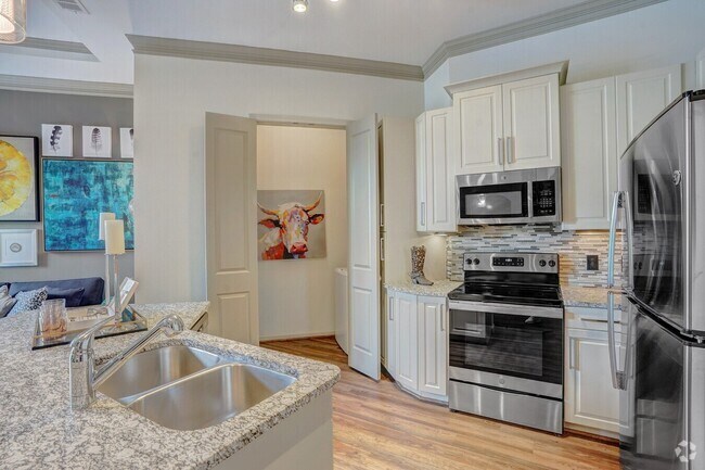 Building Photo - Five-Star Living, Right at Home! Unit AAHP1