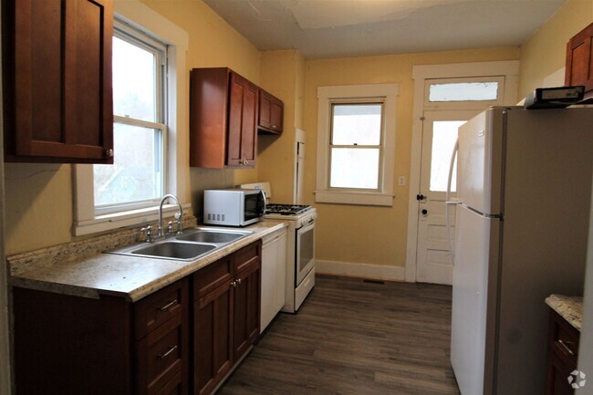 Building Photo - 565 Brockway Avenue Unit 565 A Rental