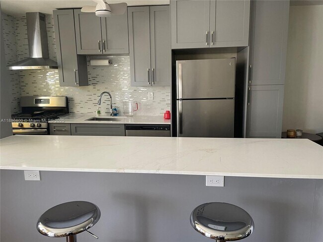 Photo - 15 NW 204th St Unidad 30