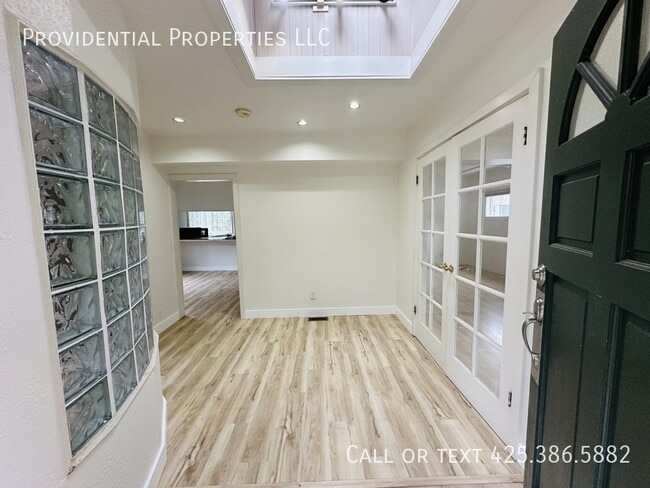 Photo - 20620 Larch Way