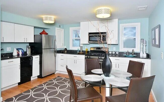 Photo - 1236R South St