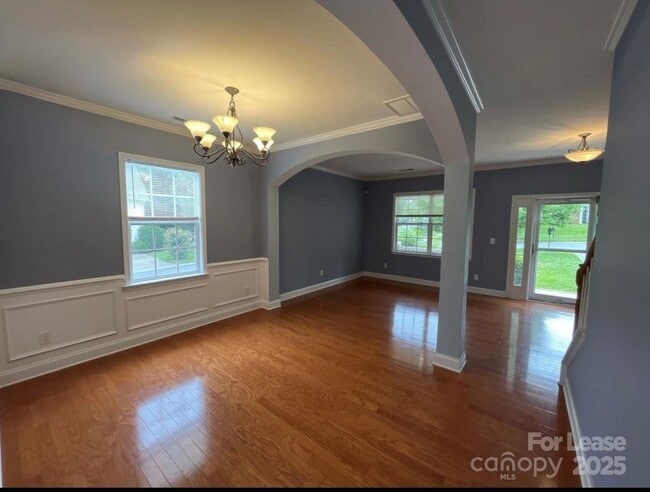 Photo - 126 Cloister Ln