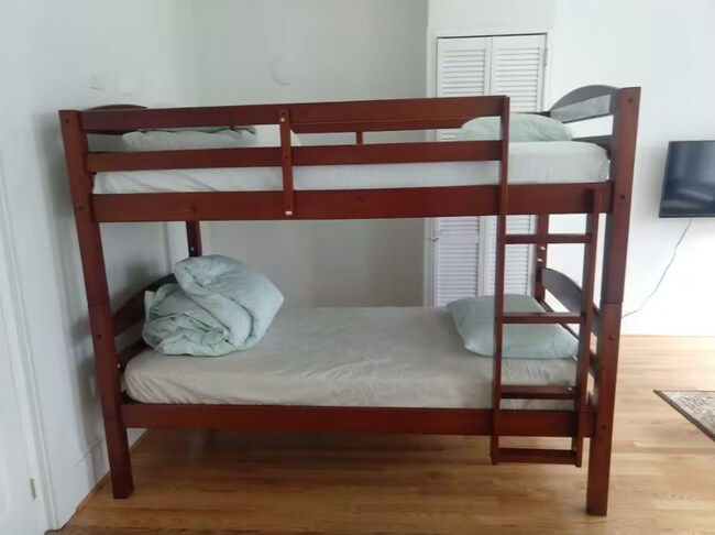 Photo - 131 C St SE Unit 1