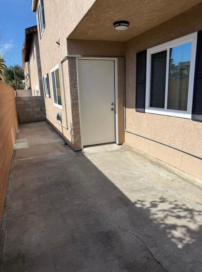 Building Photo - 4712 W 171st St Unit 4714