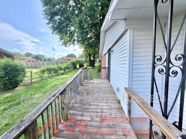Photo - 721 Best St