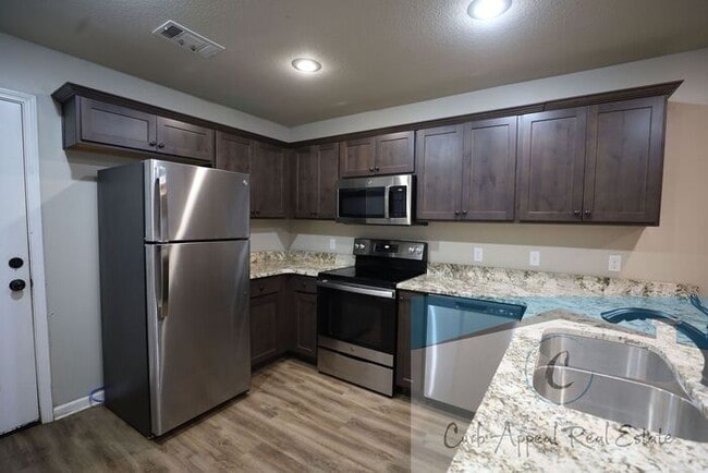 Photo - Luxury 2 bed, 1 bath duplex - recent construction!! Washer, dryer and internet, cable and utiliti...