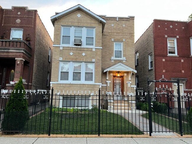 Building Photo - 3354 N Springfield Ave Unit 2nd Floor