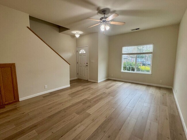 Photo - Fantastic 3 Bedroom, 2.5 Bath Townhouse!